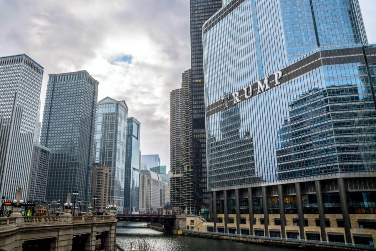 برج ترامب والفندق الدولي في شيكاغو. المصدر: Hethers/Shutterstock.com